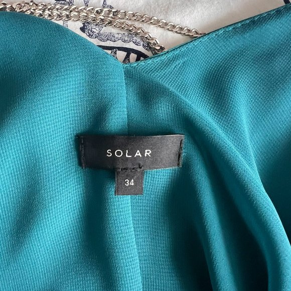 Stunning green dress. Size 34/Small but it is a loose fit. - Picture 3 of 3